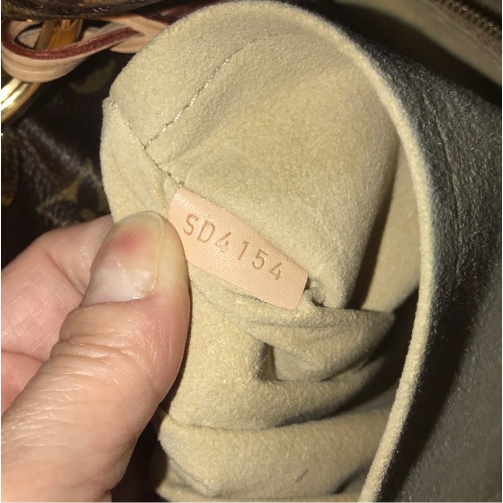 Louis Vuitton Artsy MM Monogram Purse - Picture 6 of 7